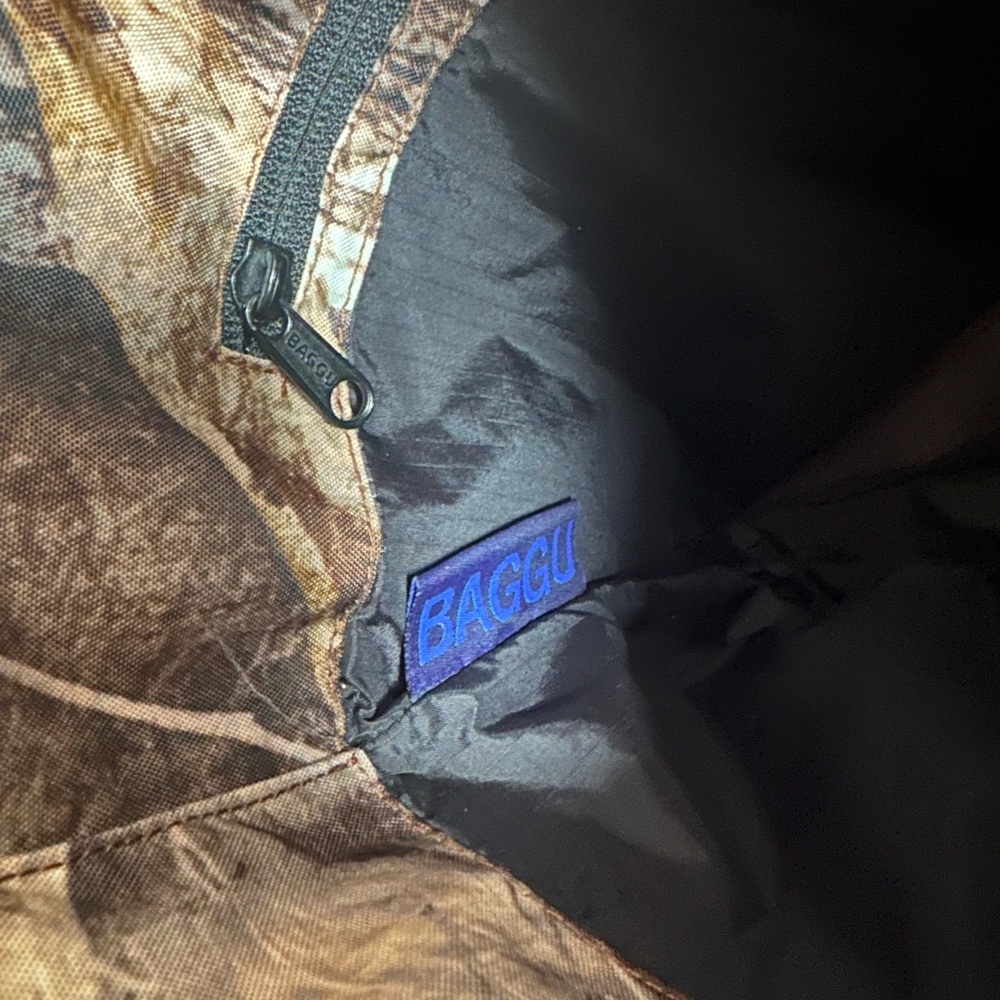 BAGGU Photo Forest Camo Crossbody Bag - Picture 4 of 4